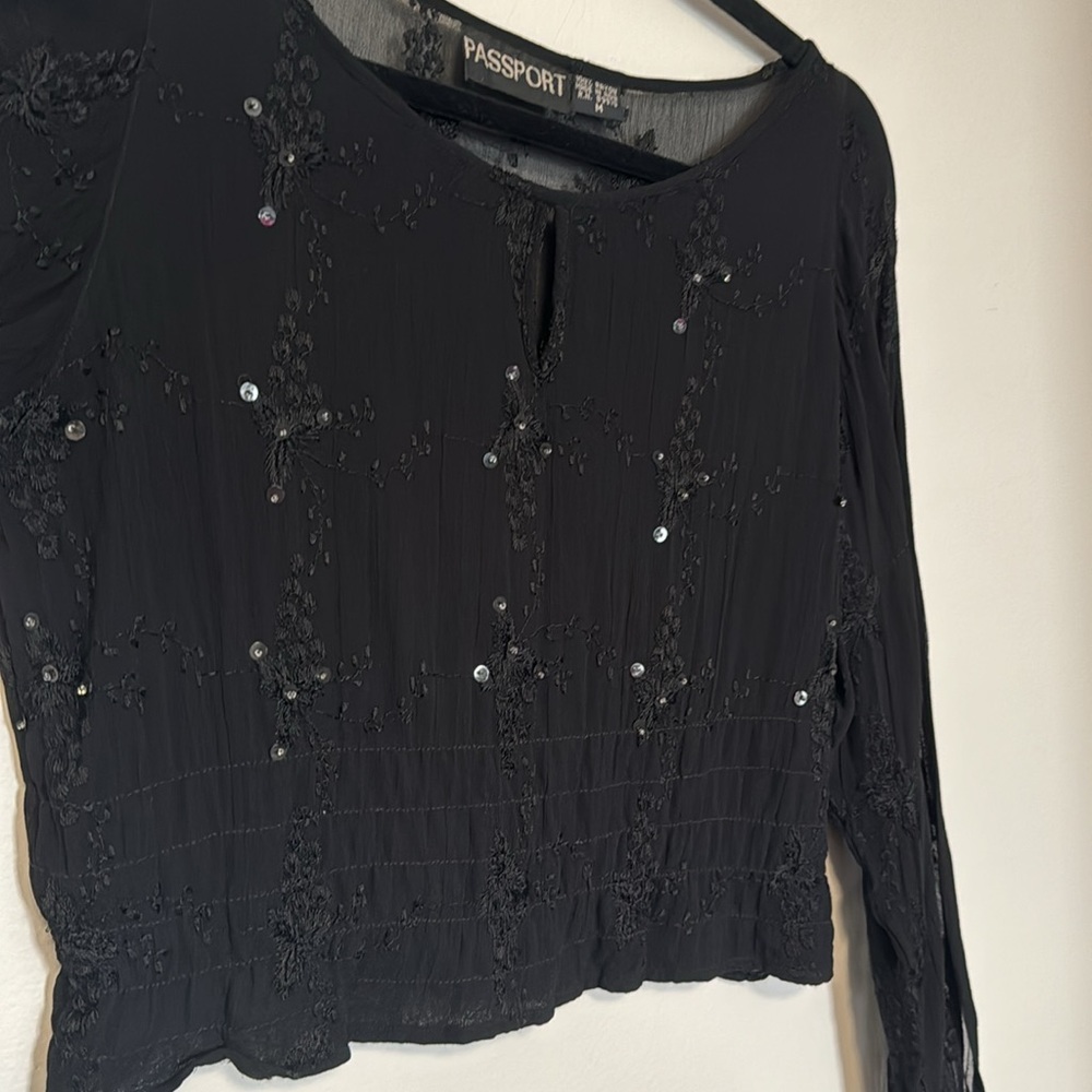 Passport vintage Y2K black open quarter sleeve crop top.